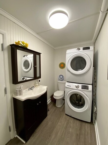 More Photos Of 1909-1911 S Salina St, Syracuse Office For Sale