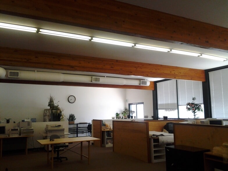 More Photos Of 27016 Langside Ave, Santa Clarita Office For Sale