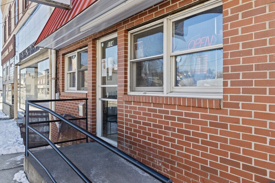 More Photos Of 114 E Lincoln Ave, Mc Donald Storefront For Lease