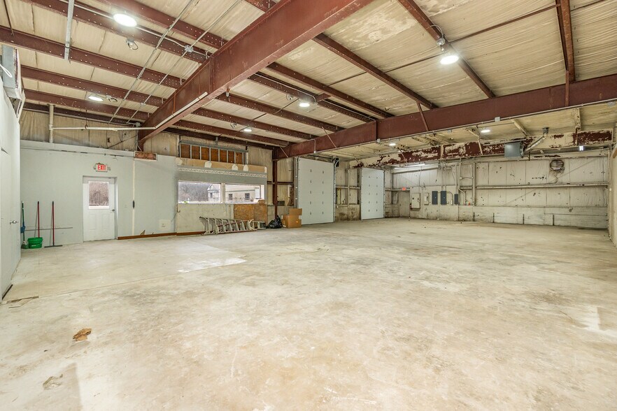More Photos Of 160 Glaser St, Fairborn Flex For Sale
