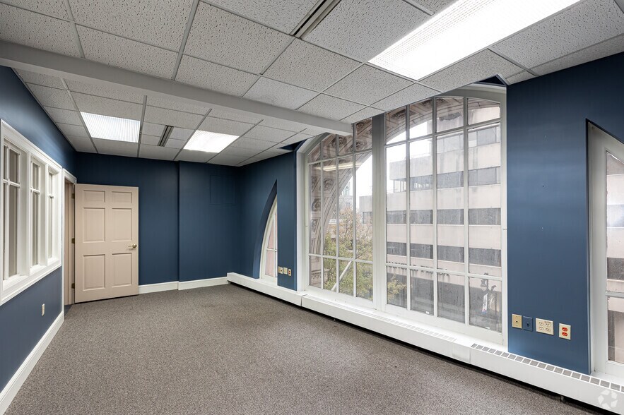 More Photos Of 1351 Main St, Springfield Office For Lease