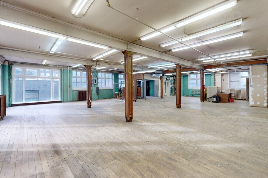 More Photos Of 10-14 Mccaul St, Toronto Office For Sale