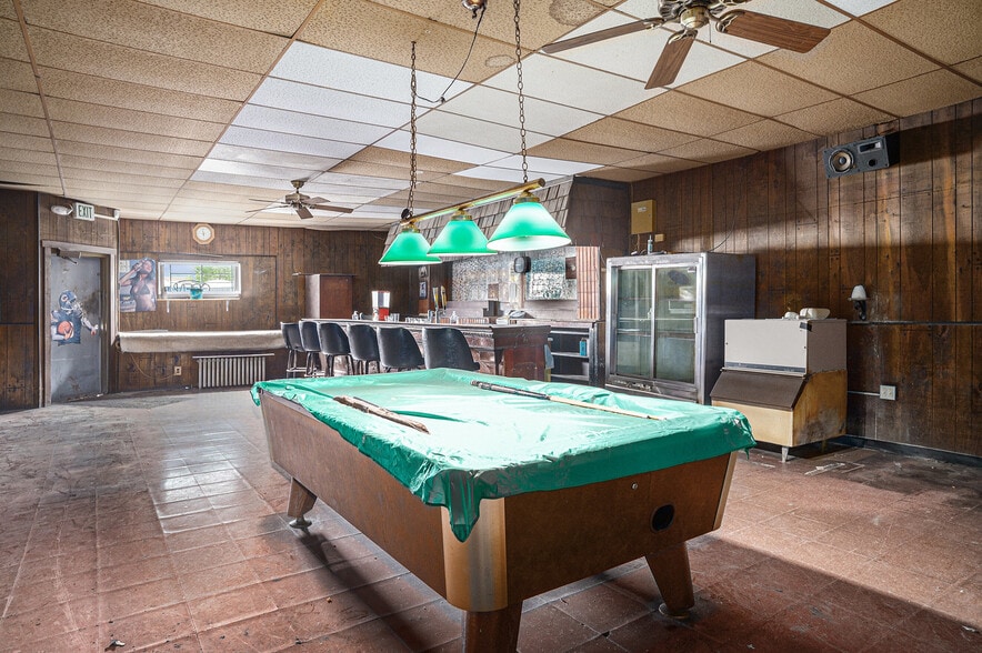 More Photos Of 604 W 151st St, East Chicago General Retail For Sale