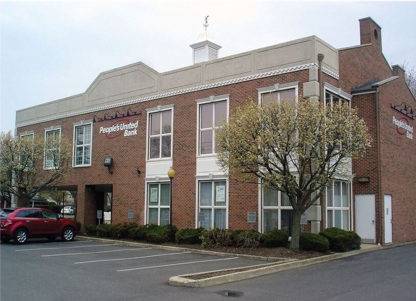 Primary Photo Of 375 Deer Park Ave, Babylon Medical For Sale