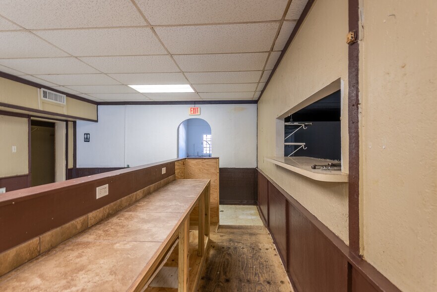 More Photos Of 114 S Teel Dr, Devine Restaurant For Sale