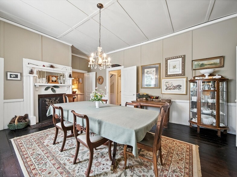 More Photos Of 221 N Main St, Clover Hospitality For Sale