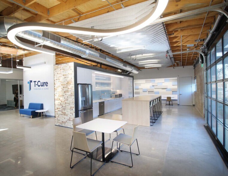 More Photos Of 14751-14761 Califa St, Van Nuys Office For Lease