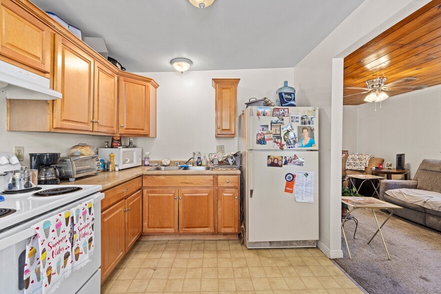More Photos Of 2562 Alpine Blvd, Alpine Storefront Retail Residential For Sale