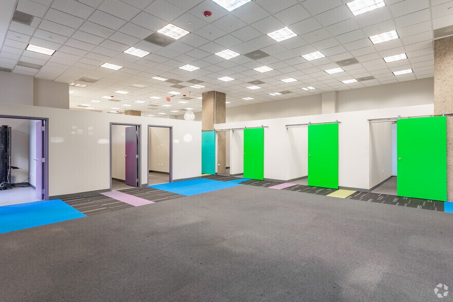 More Photos Of 8001 Lincoln Ave, Skokie Office Residential For Lease