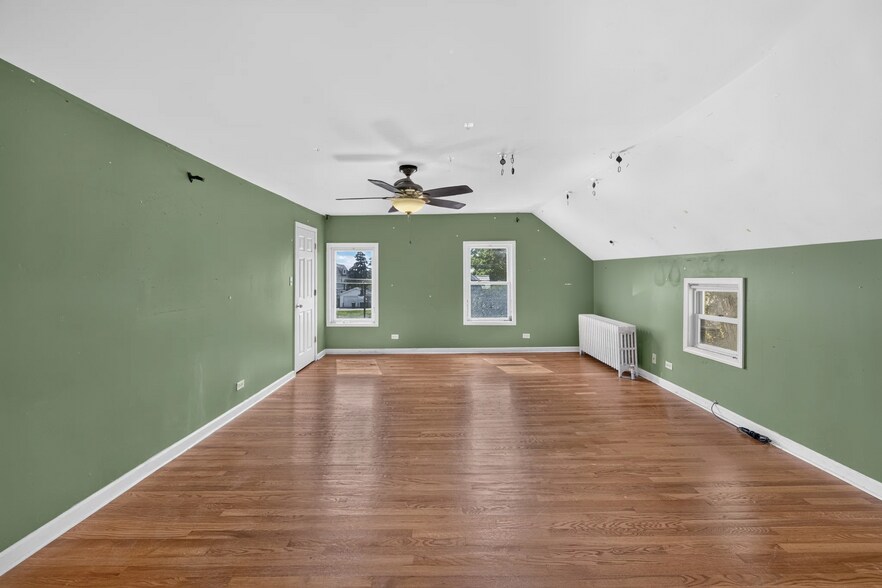 More Photos Of 14329 Beacon Ave, Orland Park General Retail For Sale