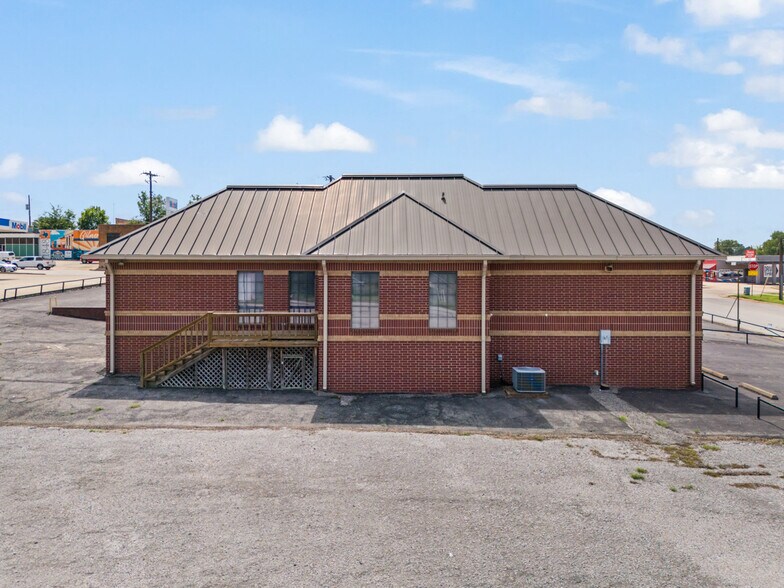 More Photos Of 112 US Highway 271 N, Gilmer Office For Lease