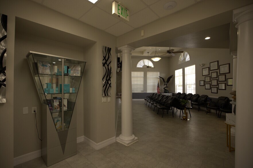 More Photos Of 21942 Edgewater Dr, Port Charlotte Office For Sale