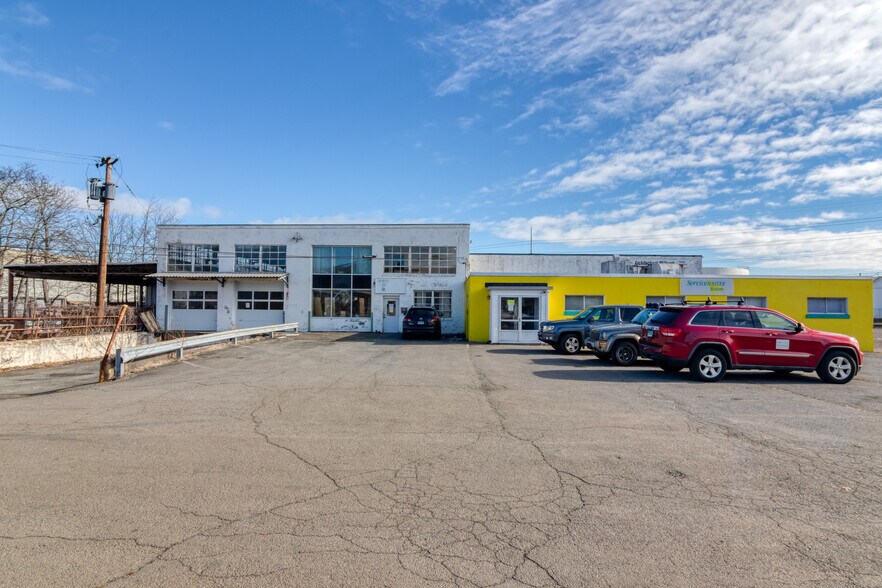 More Photos Of 299 Welton St, Hamden Warehouse For Lease