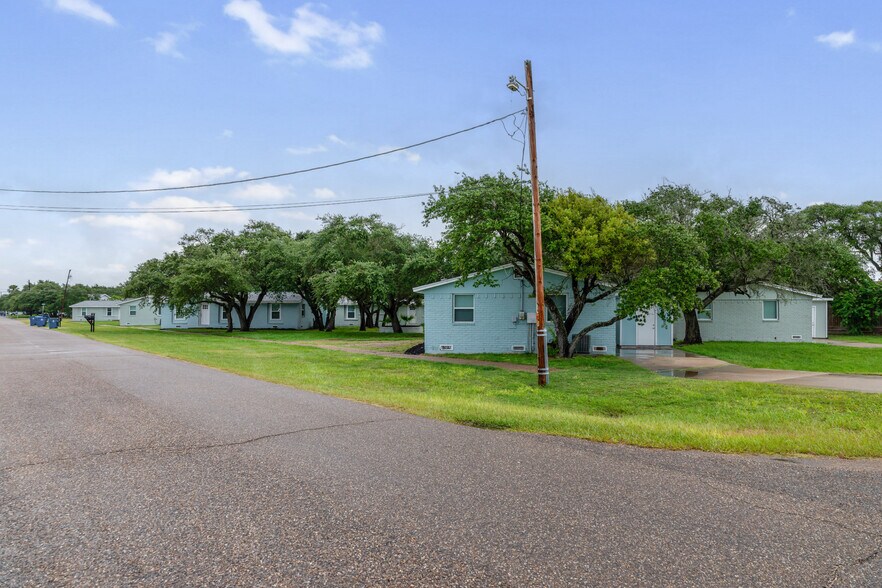 Primary Photo Of 1300 N Live Oak St, Rockport Multifamily For Sale