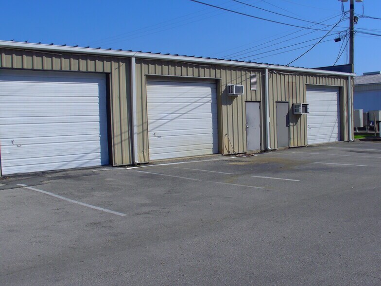 More Photos Of 1510-1520 Capital Cir SE, Tallahassee Unknown For Lease