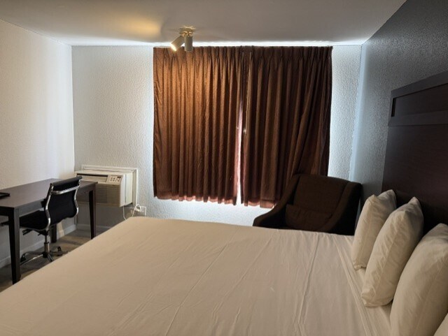 More Photos Of 1405 N 1st St, Yakima Hotel For Sale