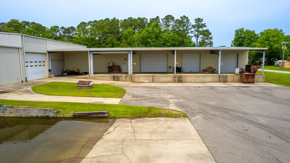 More Photos Of 6260 Ocean Hwy W, Ocean Isle Beach Showroom For Sale