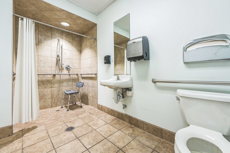 More Photos Of 2080 Brentwood St, High Point Office For Lease