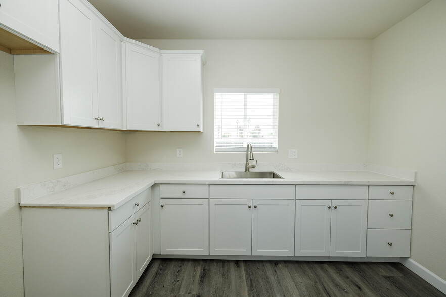 More Photos Of 720 N 2nd St, Patterson Specialty For Sale