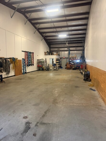 More Photos Of 279 Circuit St, Hanover Warehouse For Lease