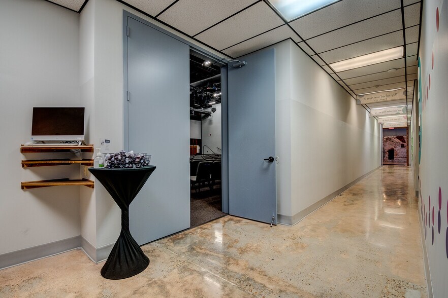 More Photos Of 5819 10th St, Katy Storefront For Sale