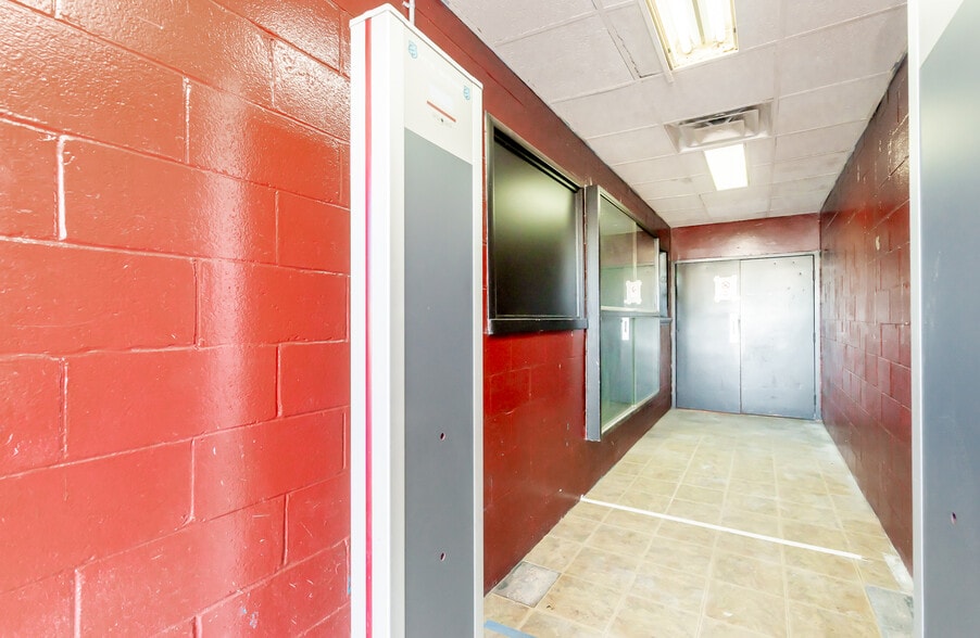More Photos Of 1032 Story Ave, Louisville Bar For Lease