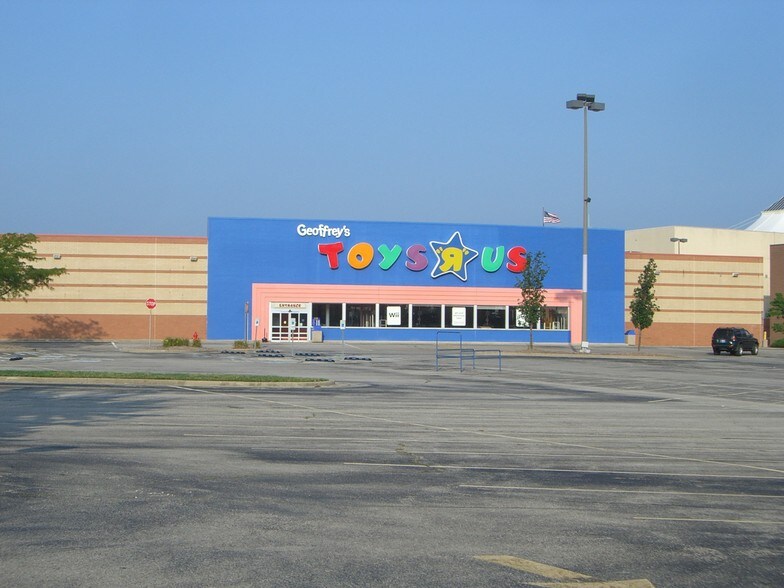 Primary Photo Of 951 E Lewis And Clark Pky, Clarksville Department Store For Lease