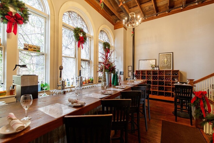 More Photos Of 132 N Patterson St, Valdosta Restaurant For Sale