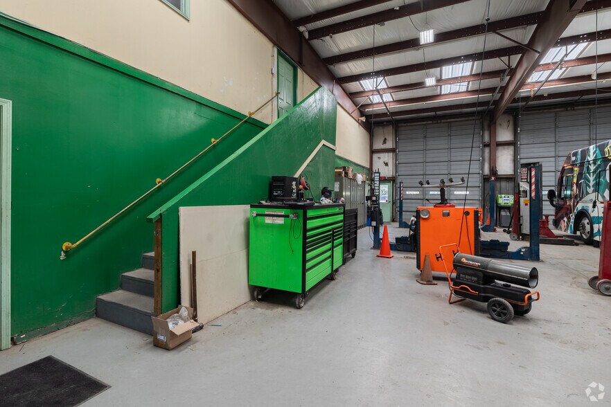 More Photos Of 3920 Ogeechee Rd, Savannah Service For Sale