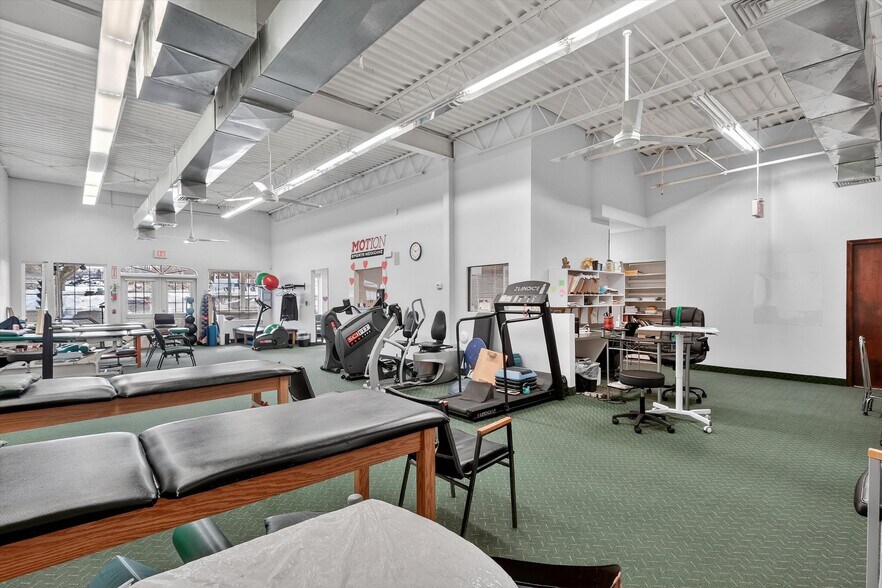 More Photos Of 24-26 Liberty Square Mall, Stony Point Office For Sale