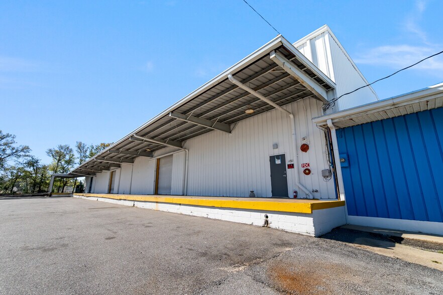 More Photos Of 125 Lurton St, Pensacola Distribution For Lease