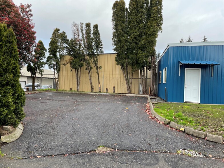More Photos Of 1703 E 4th St, Vancouver Warehouse For Lease