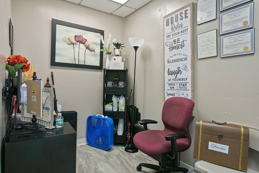 More Photos Of 6701 Beach Blvd, Jacksonville Freestanding For Lease