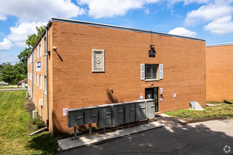 More Photos Of 2350 Ridge Ct, Lawrence Apartments For Sale
