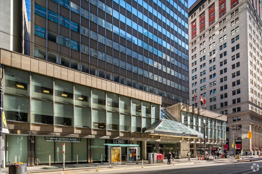 More Photos Of 4 King St W, Toronto General Retail For Lease