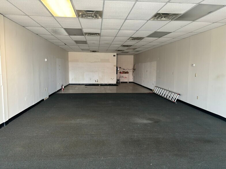 More Photos Of 210 S Jefferson St, Huntington Unknown For Lease