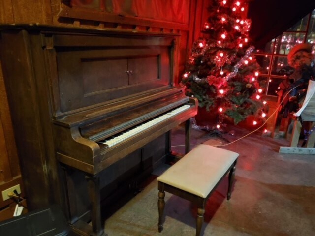 More Photos Of 607 W Main St, Payson Bar For Sale