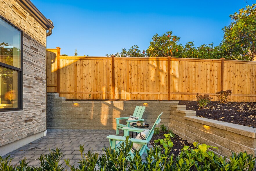 More Photos Of 636 11th Ave, Kirkland Apartments For Sale