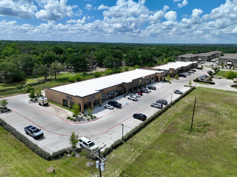More Photos Of 1801 Fort Worth Hwy, Weatherford Storefront Retail Office For Lease