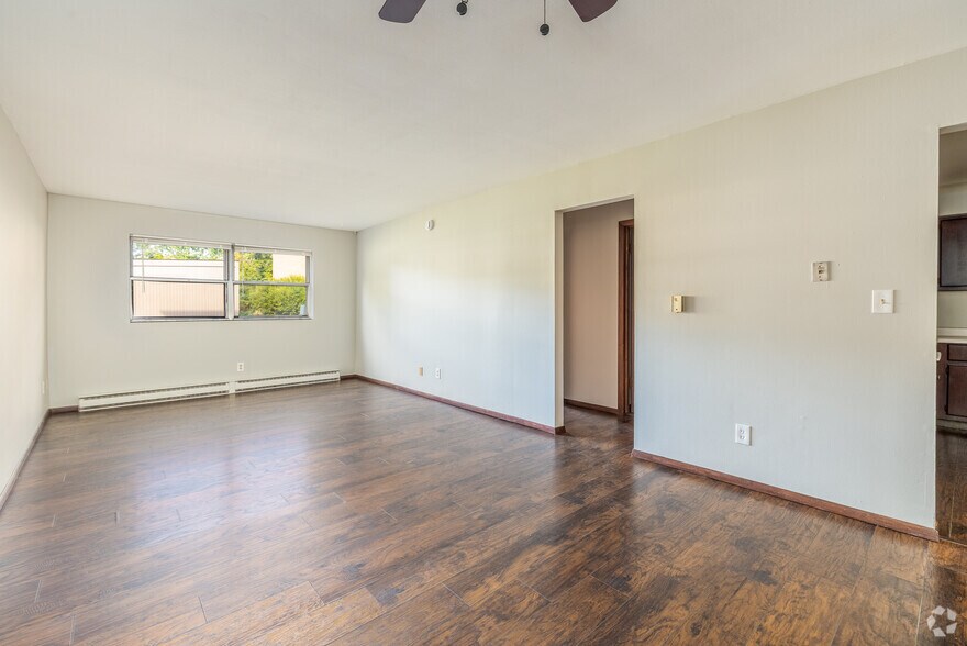 More Photos Of 2425 Wesleyan Ave, Rockford Apartments For Sale