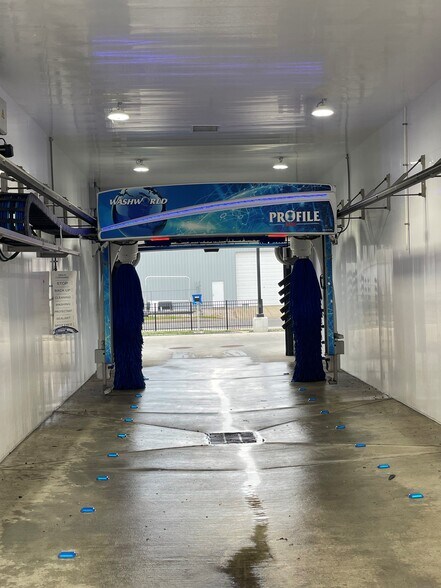 More Photos Of 35 W Franklin St, Evansville Carwash For Sale