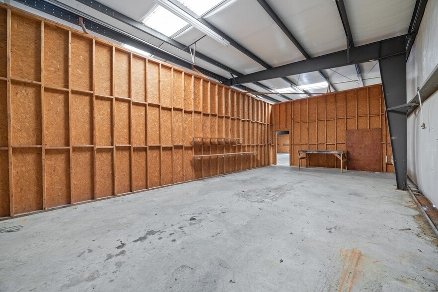 More Photos Of 808 E Parker St, Graham Industrial For Sale