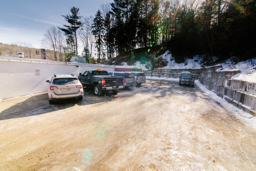 More Photos Of 43 Grove St, Peterborough Freestanding For Sale