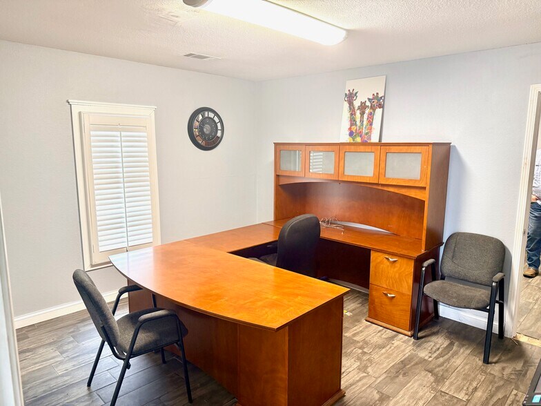 More Photos Of 328 S Interstate Dr, Sikeston Industrial For Lease