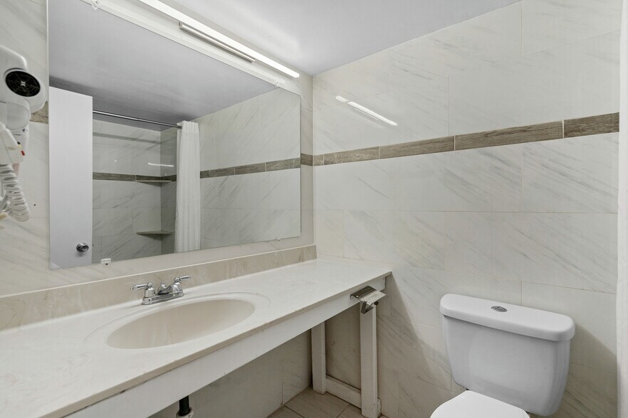 More Photos Of 1901 S Ocean Blvd, Myrtle Beach Hotel For Sale