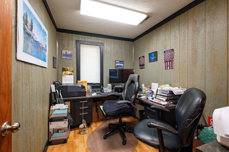 More Photos Of 36 Lucas Rd, Fishersville Warehouse For Lease