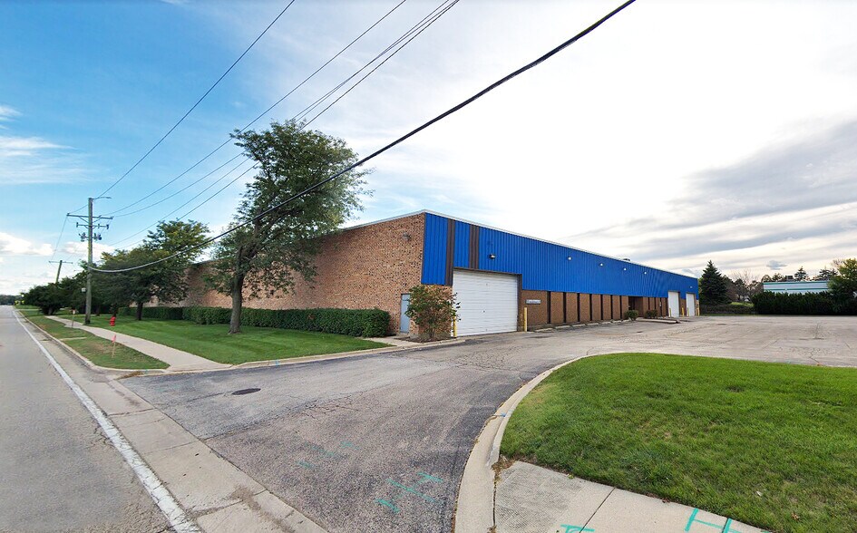 More Photos Of 1700-1710 S Butterfield Rd, Mundelein Warehouse For Lease