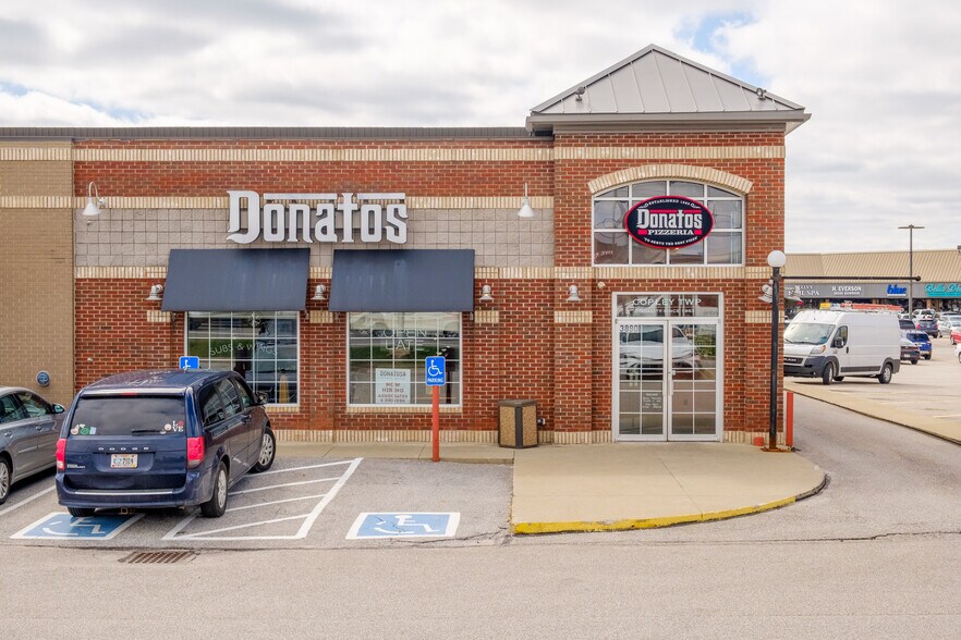 Primary Photo Of 3890 Medina Rd, Akron Storefront For Lease