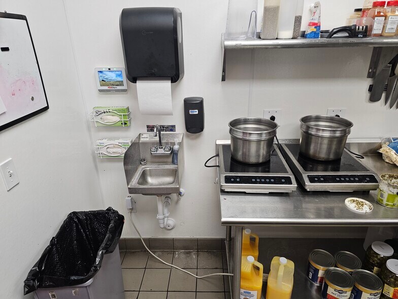 More Photos Of 1289 N Canyon Creek Pky, Spanish Fork Storefront Retail Office For Lease