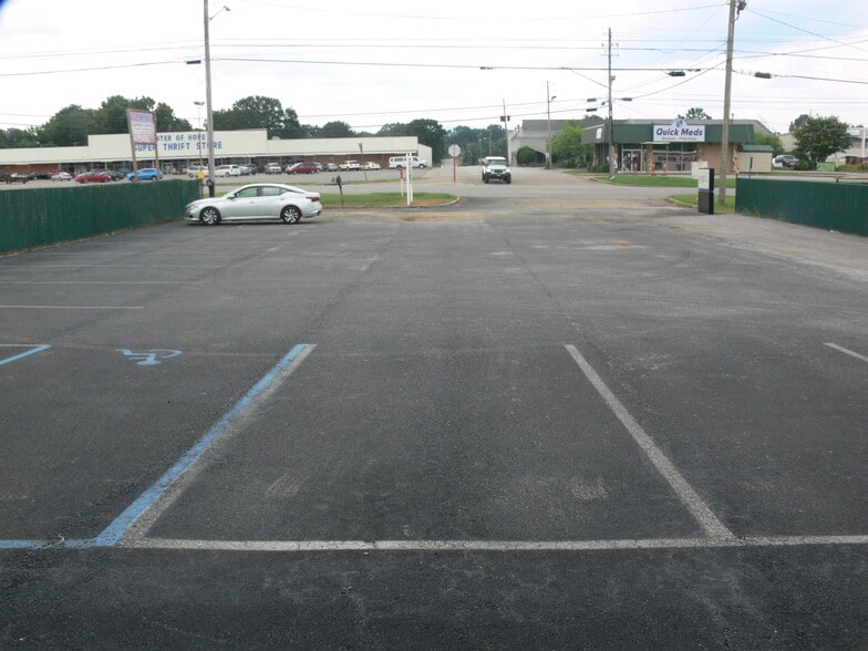 More Photos Of 1631 E Hamric Dr, Oxford Medical For Lease